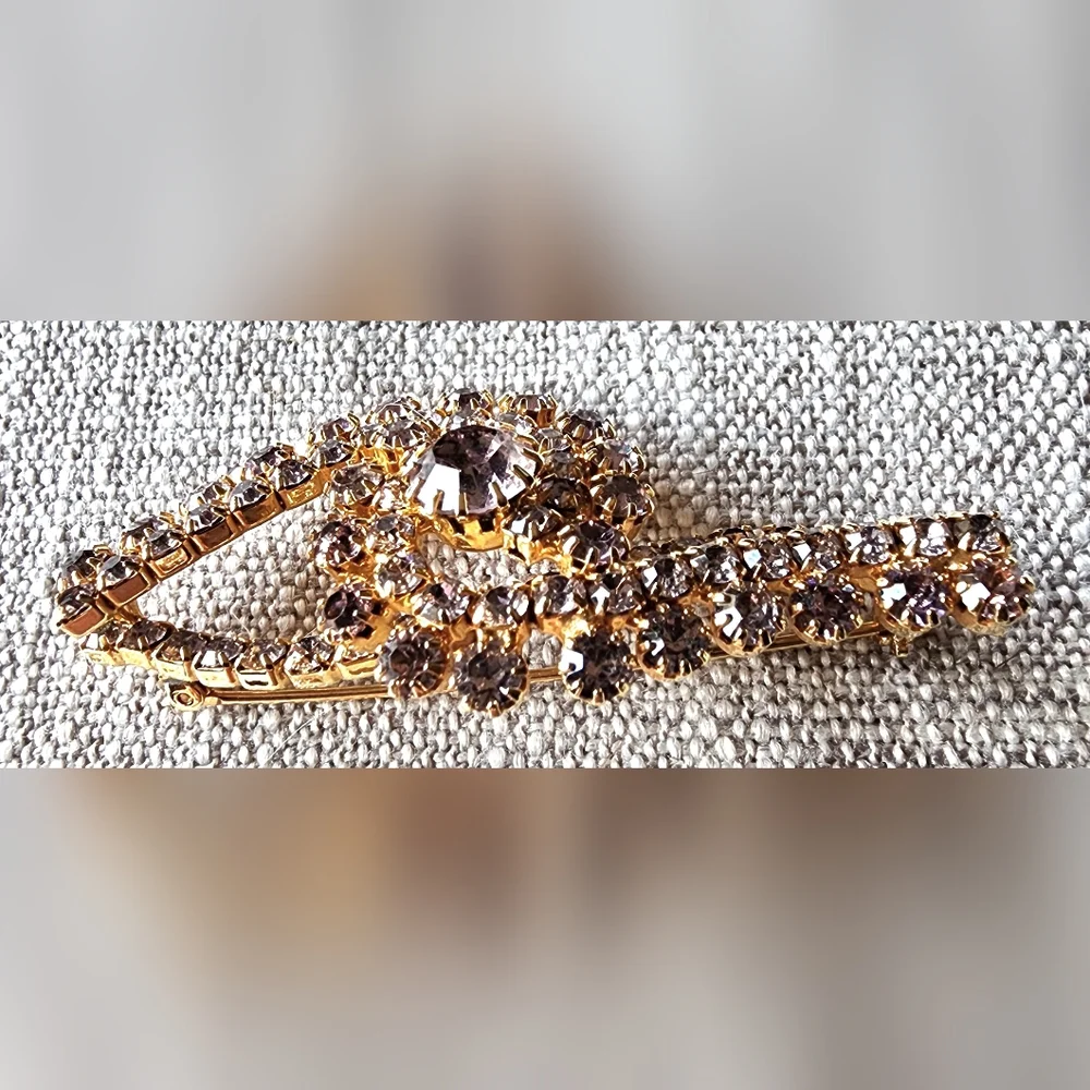 Vintage Gold and Light Purple Floral Gemstone Brooch